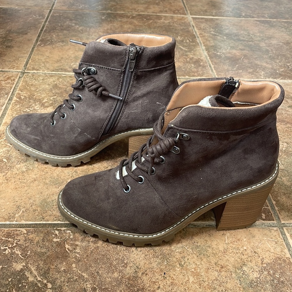 Universal Threads Boots